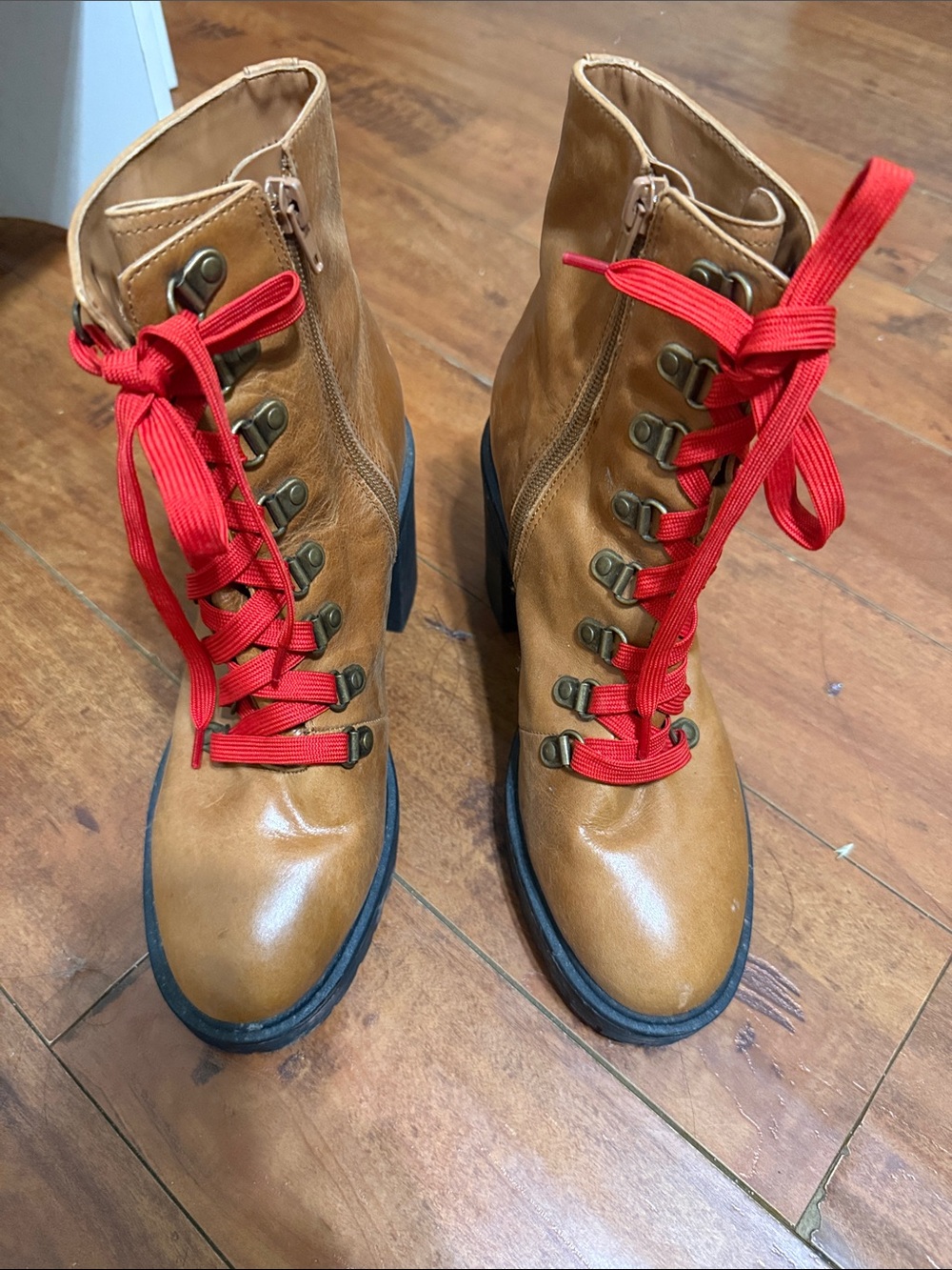 Y2K Tan Leather Ankle Boots with Red Laces